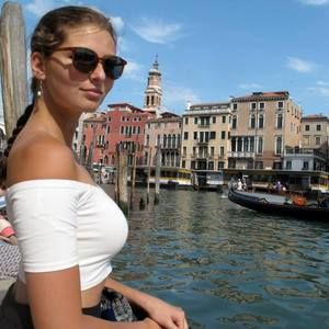Meet your Posher, Charlotte